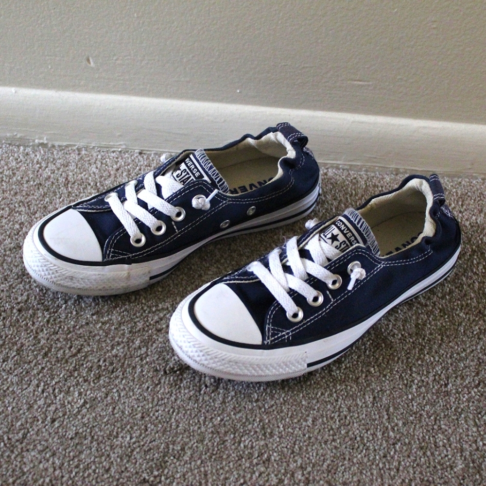 Low top navy converse